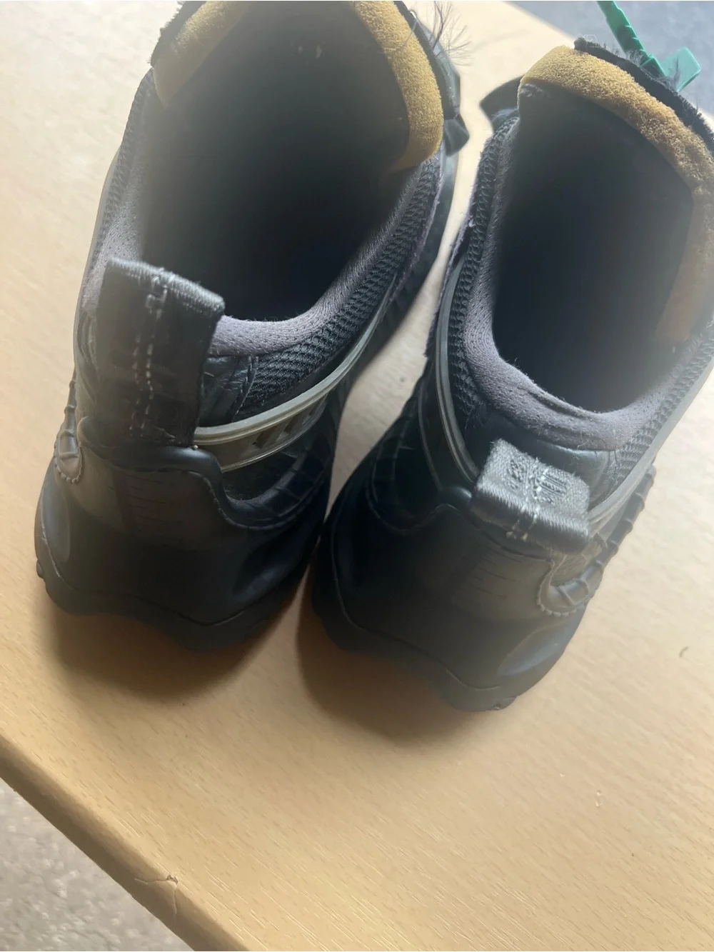 OFF-WHITE ODSY-1000 'BLACK GREY FUCHSIA' Men’s Size 39 Sneakers